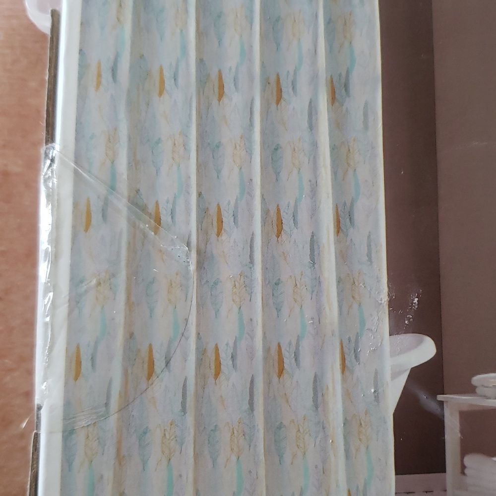 Leaf Pattern Shower Curtain No 918 Ciara 70″W × 72″L Polyester Home Décor New‎